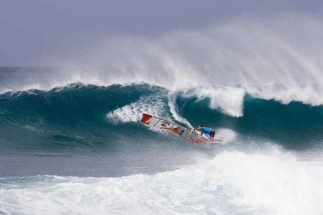 Brawzinho Bottom turn - Cabo Verde PWA World Cup – Day 5 ©  John Carter / PWA http://www.pwaworldtour.com